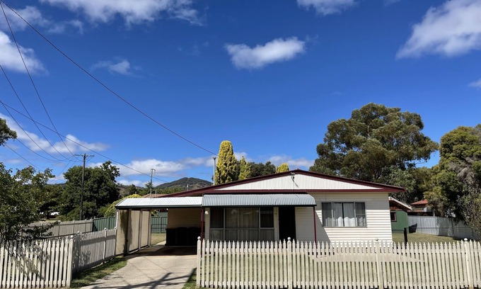 Central Mudgee House | Relaxing 2-Bedroom Retreat in Mudgee - Rest Easy