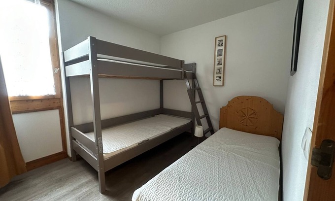 Macot-la-Plagne Apartment | Comfortable 2-room apartment · Near slopes · Balcony, Pool