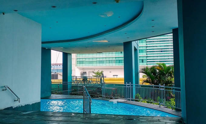 Chinatown Apartment | Cozy 2BR Green Central City Apartment with Pool & Kitchen