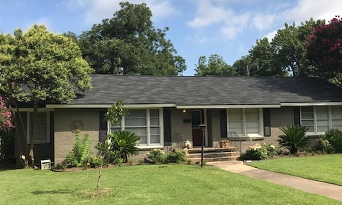Dean Highland House | Welcoming 3-Bedroom Retreat Near Magnolia Silos, Waco