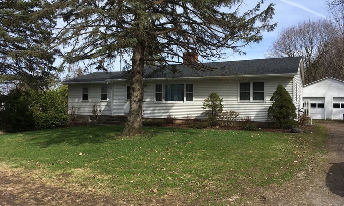 Clifton Springs House | Inviting 3 Bedroom Ranch with Pool in Fingerlakes Region