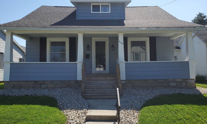 Wapakoneta House | Guest Rated 10/10: Cozy 3 Bedroom Home with Free Parking