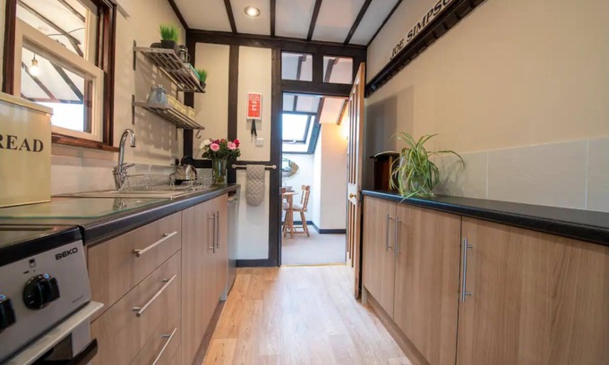 Darlington Cottage | Historic 3 Bedroom Cottage with Pool and Spa Amenities