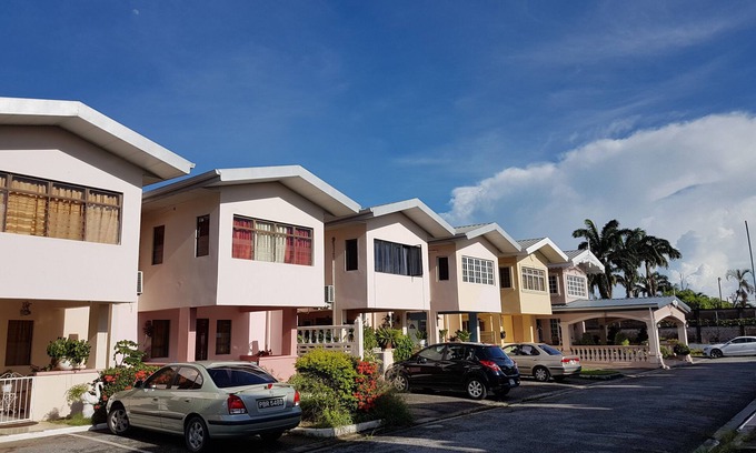 Valsayn House | Ideal 3 Bedroom Townhouse with Spa & Hot Tub in Prime Locale