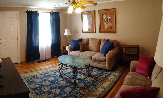 Pine Crest House | Convenient 3 BR Retreat with Easy Access to Johnson City