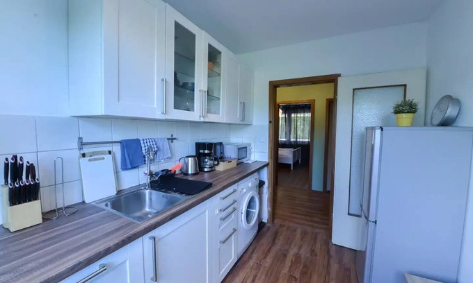 Region Hannover District Apartment | Cozy 3-Room Apartment Perfect for Messe Fair Visitors