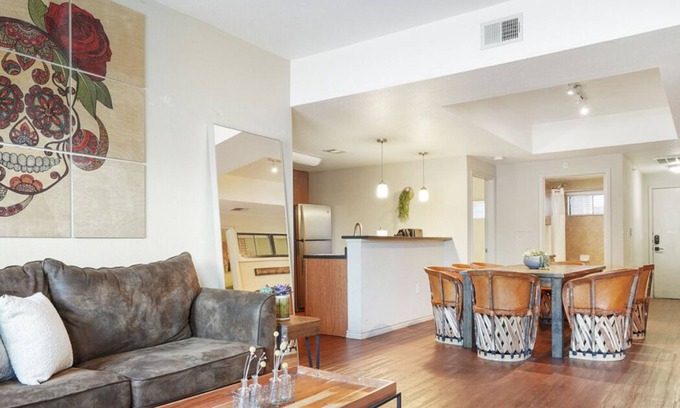North Loop Apartment | Family-Friendly Retreat for 8 in North Austin - Rated 9.6