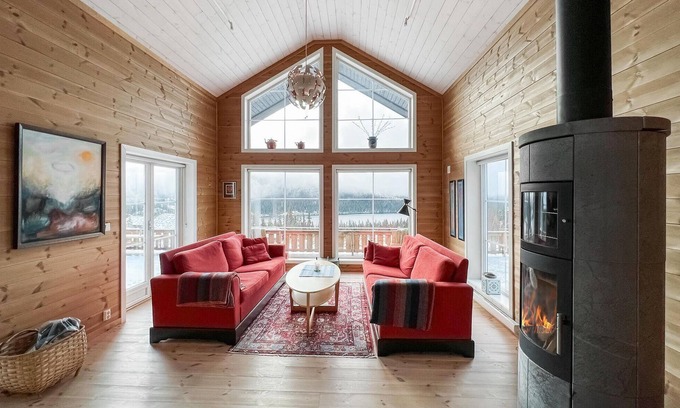 Nord-Torpa House | Inviting Vacation Home with Lake View and Spa in Synnfjell