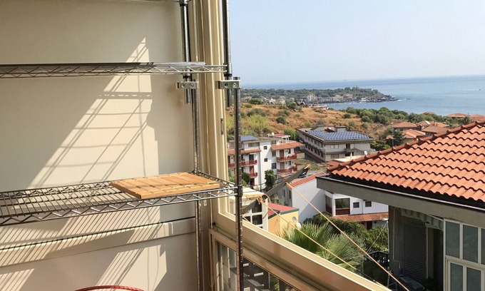 Aci Trezza House | Modern Two-Room Apartment Just Steps from the Ocean