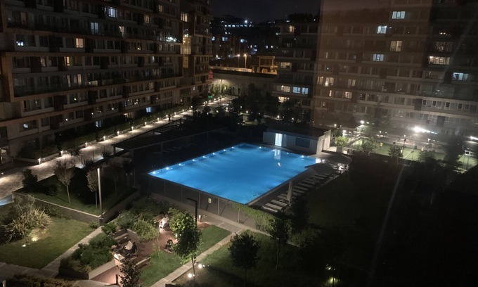 Zeytinburnu Apartment | Ideal Hotel Stay with Pool and Ocean Views