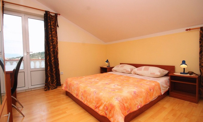 Kali Apartment | Oceanfront Apartment with Terrace and Scenic Sea Views