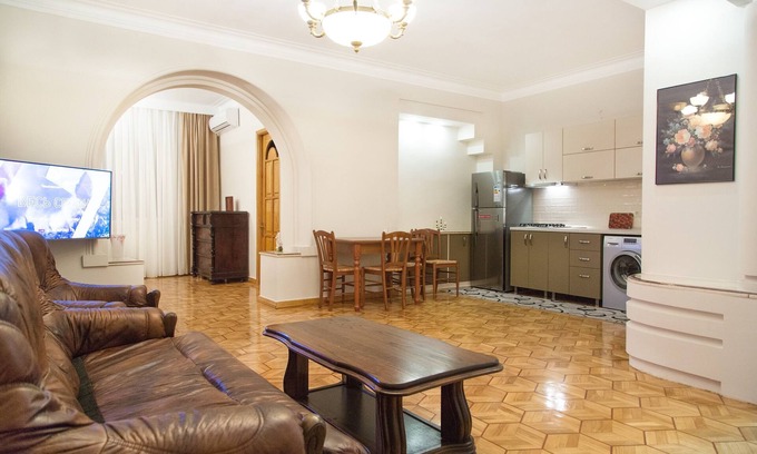 Old Boulevard Apartment | Seaview Apartment with Pool and Family-Friendly Amenities