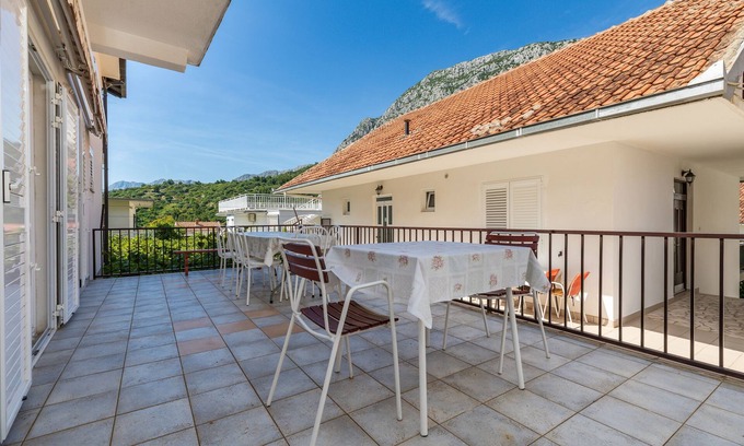 Gradac Apartment | Relaxing Apartment with Terrace and Ocean View in Podaca