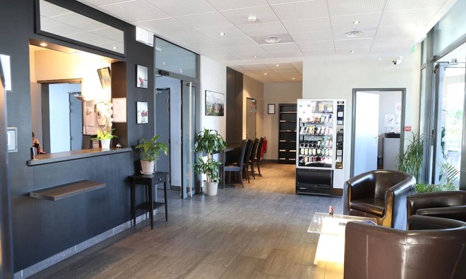 Chevilly-Larue Hotel | Cozy Apartment with Breakfast and Metro Access for Families
