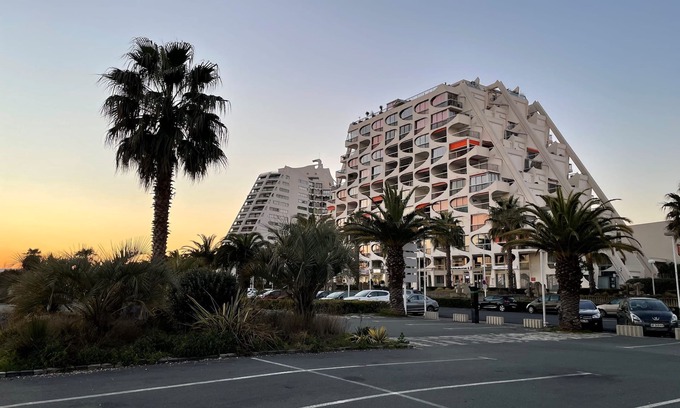 La Grande-Motte Apartment | Inviting Apartment in La Grande Motte with Oceanfront Views