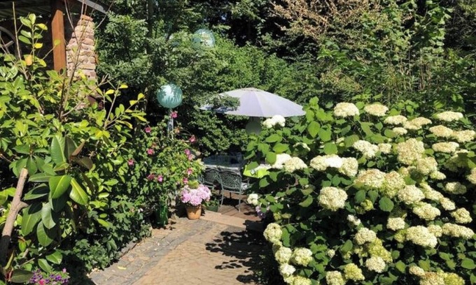 Rommerskirchen Apartment | Comfortable apartment on Wasserburg Anstel riding stables