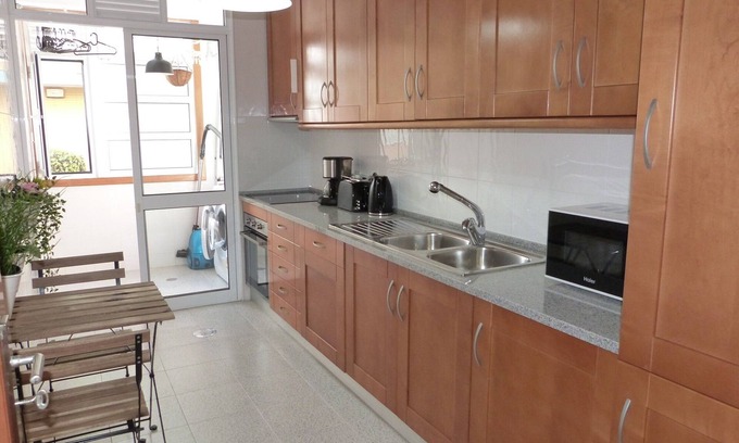 Mozelos Apartment | Inviting Oceanfront Apartment on Esmoriz Beach