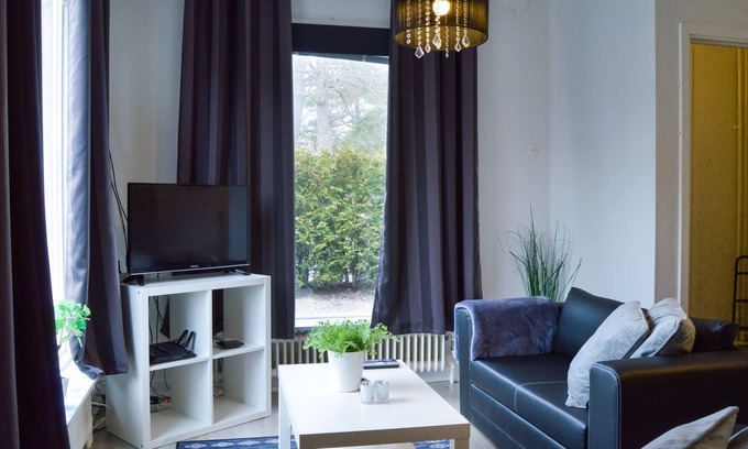 Halleforsnas Apartment | Cozy Apartment in a Vibrant Community with Lake Views