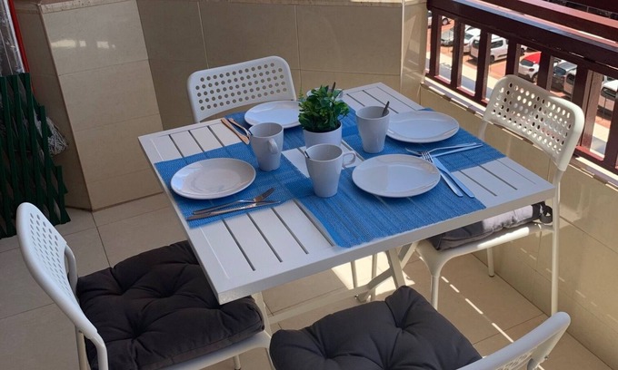 Fuengirola City Centre Apartment | Cozy Apartment Steps from the Beach with Ocean View