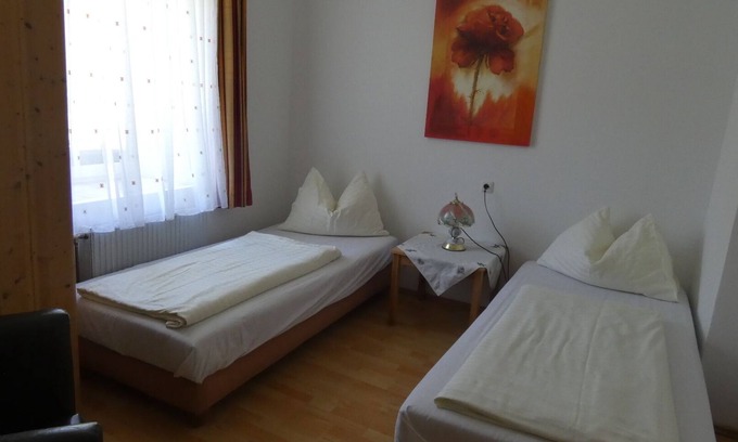 Opponitz Apartment | Cozy 2-Bedroom Apartment with Kitchen & Breakfast Included