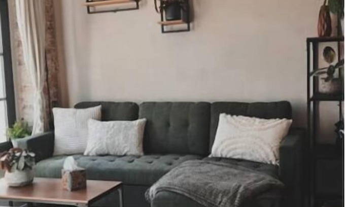 Oderberg Apartment | Comfortable apartment near the water with its own bar.