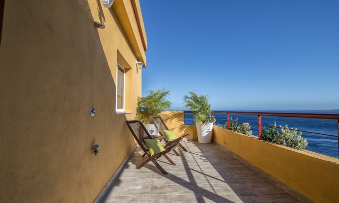 Tabaiba Apartment | Seaside Retreat with Terrace & Ocean View, Rated 10/10