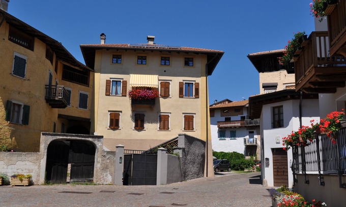 Sfruz Apartment | Ideal Apartment for Nature Lovers with Pool & Breakfast