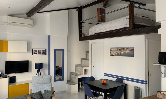 Cassis Apartment | Cozy Apartment with Ocean View & Pool in the Village