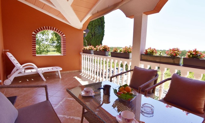 Valica Apartment | Idyllic Apartment in Valizza-Umag with Ocean View & WiFi