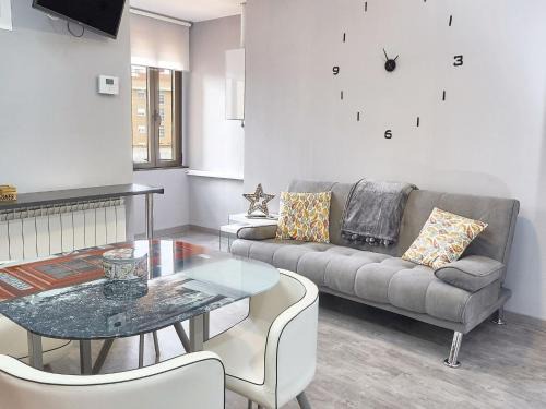 Leon Apartment | Modern Apartment in Leon with Balcony & Family-Friendly Perks