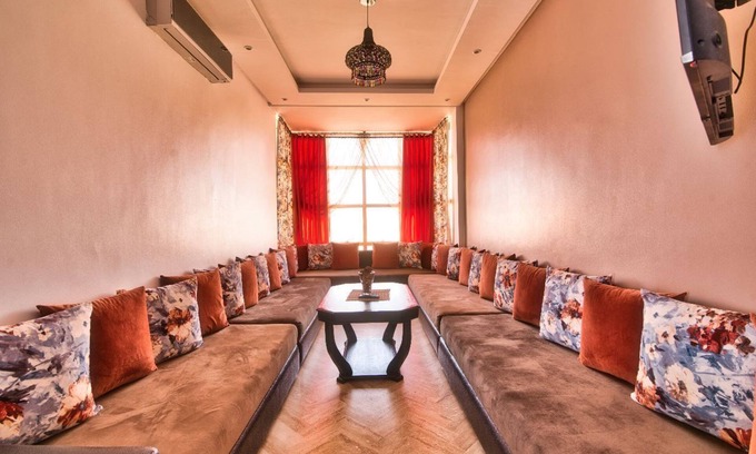 Cite Charaf Apartment | COMFORTABLE APARTMENT WITH BALCONY 400 M FROM THE BEACH Apartment 7