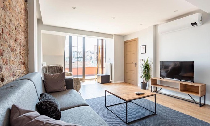 Kabatas Apartment | Comfortable apartment with private terrace