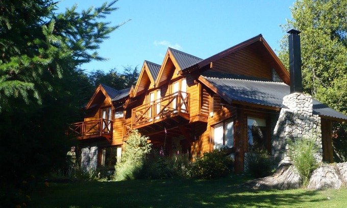 Villa La Angostura Cabin | Comfortable cabin with heated pool in Puerto Manzano