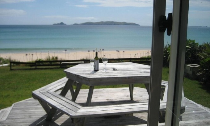 Taupo Bay House | Seaside Escape: Beachfront House at Taupo Bay