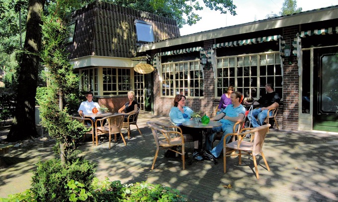 Hoge Hexel House | Cozy Bungalow in Serene Green Twente - Pet Friendly & Family Ready