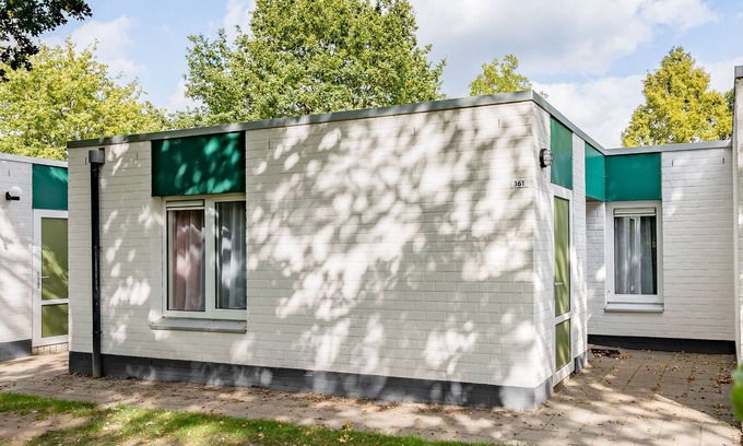 Borger House | Cozy Bungalow with Pool Near Hunebedcentrum