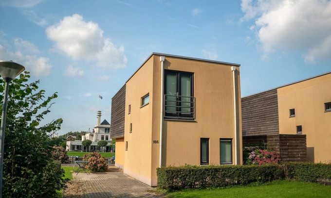 Midlaren House | Comfortable bungalow for 6 persons at the waterfront