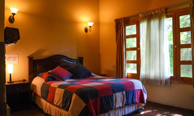 Guatemala Cabin | Cozy Cabin Retreat in Guatemala with Spa & Breakfast
