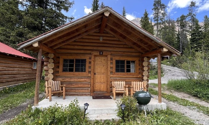 Cooke City-Silver Gate Cabin | Cozy Cabin Retreat Near Yellowstone National Park