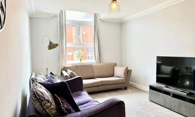 Derby Apartment | Comfortable City Apartment