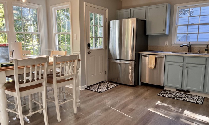 Apex House | Convenient Hotel with Breakfast and Family-Friendly Amenities