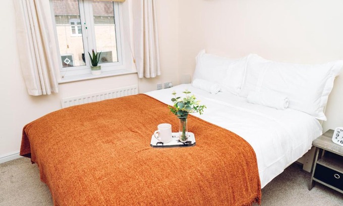 Colchester House | Inviting Stay at Colchester Home - Child Friendly Retreat