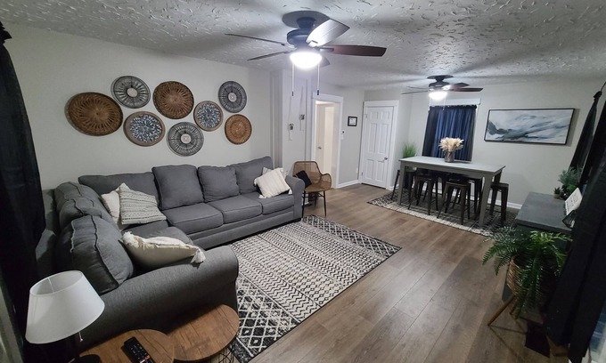 Elyria House | Cozy 3-Bedroom Home with Ocean View & Guest Rated 9.8