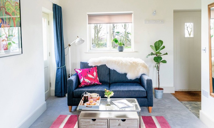 Ely Cottage | Cozy Dog-Friendly Cottage Near Historic Ely with Pool