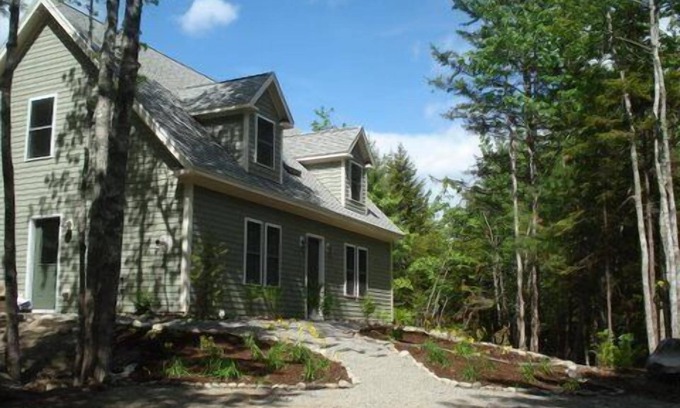 Southwest Harbor Cottage | Idyllic Cottage with Ocean View & Pool on Mt Desert Island