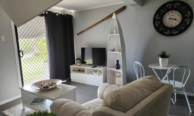 River Heads Cottage | Beachfront Cottage Retreat with Spa & Hot Tub on K'gari