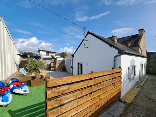 Ploudalmezeau House | Beachside Cottage Retreat with Canoes in Portsall
