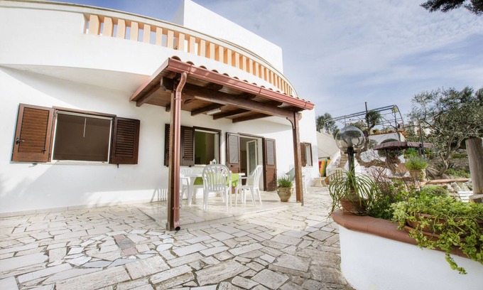 Torre Vado House | Cozy Cottage with Garden Steps from Salento Beaches