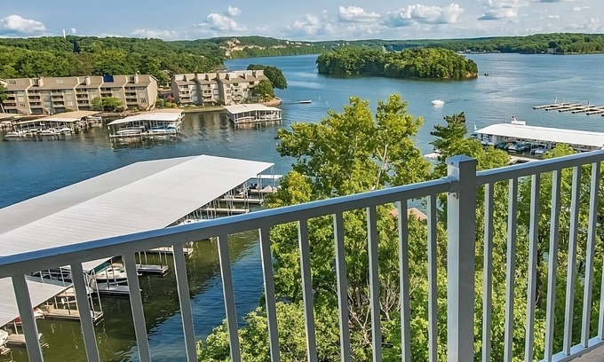 Osage Beach Hotel | Relaxing Country Retreat with Pool & Free Parking