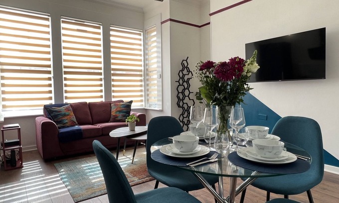 Westcliff-on-Sea Apartment | Cozy Double Room with Family-Friendly Amenities in Westcliff